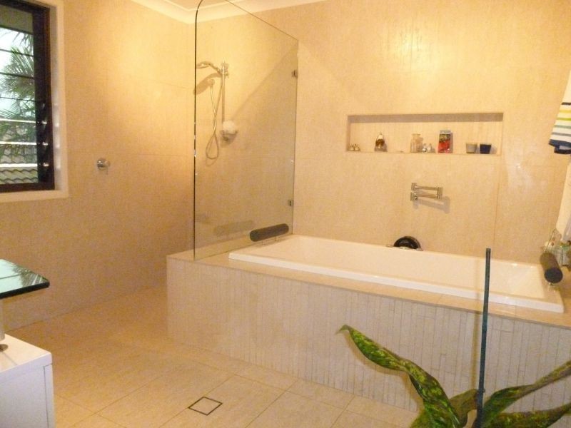 4 Waterford Crescent, Ormiston QLD 4160