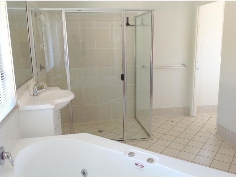 7 Karinya Court, Redland Bay QLD 4165