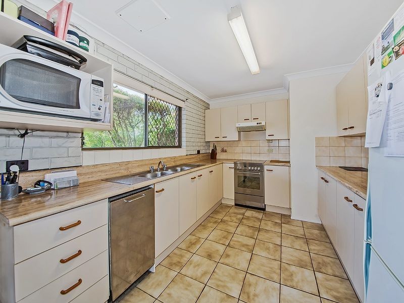 4 Birdwood Road, Birkdale QLD 4159