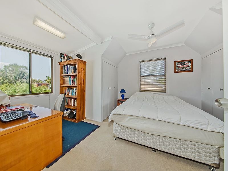 4 Birdwood Road, Birkdale QLD 4159