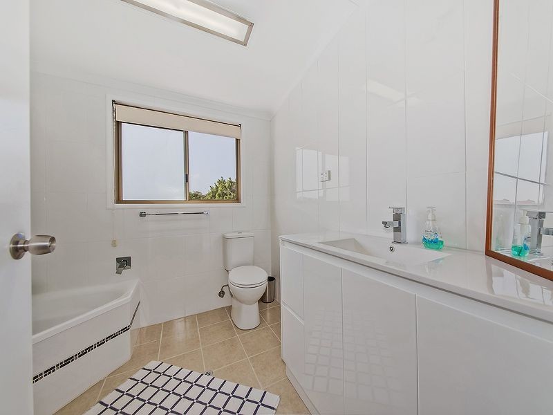 4 Birdwood Road, Birkdale QLD 4159