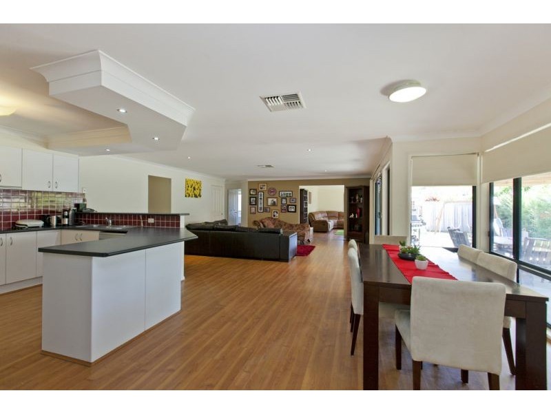 20 Syracuse St, Redland Bay QLD 4165