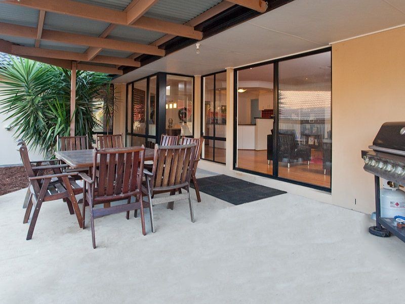 20 Syracuse St, Redland Bay QLD 4165
