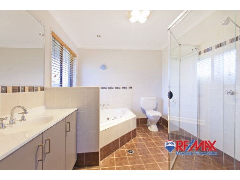 8 Highland Street, Redland Bay QLD 4165