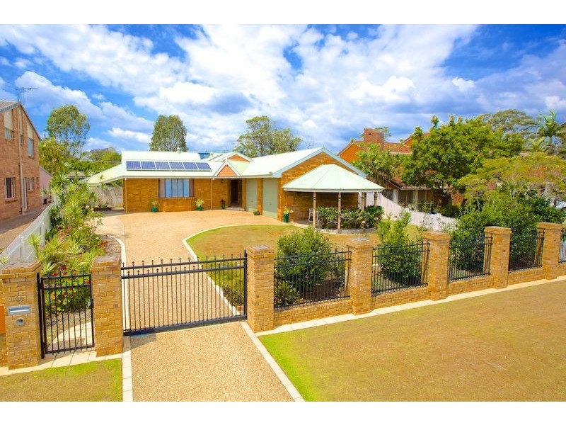 90 Dorsal Drive, Birkdale QLD 4159