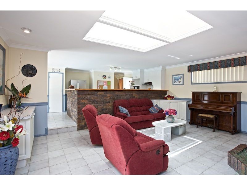 90 Dorsal Drive, Birkdale QLD 4159