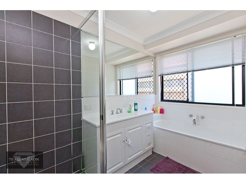 60 Ebony Crescent, Redland Bay QLD 4165