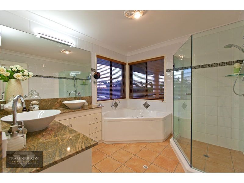 17 Voyagers Court, Raby Bay QLD 4163