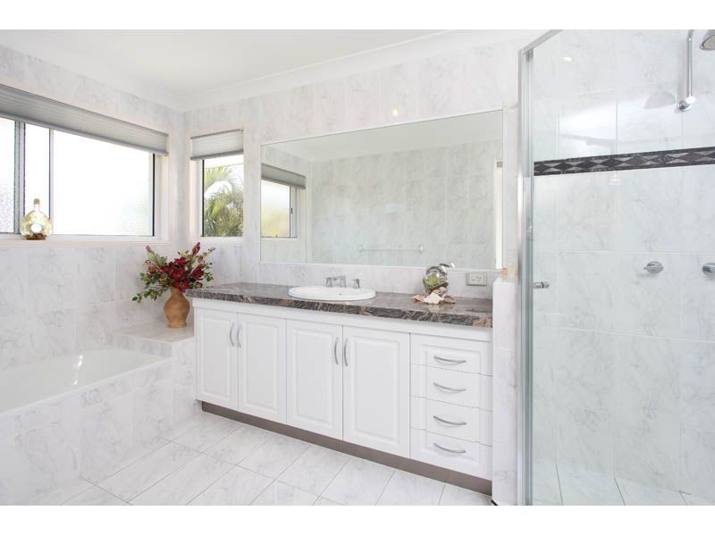 24 Paxton St, Raby Bay QLD 4163