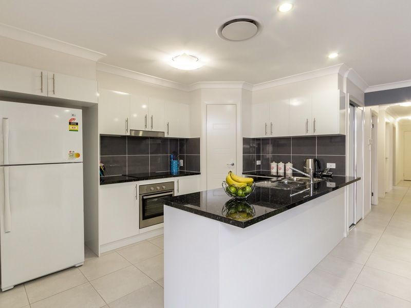 13 Riley Peter Place, Cleveland QLD 4163