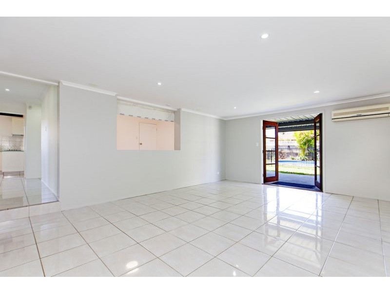 2 Warwick Court, Birkdale QLD 4159