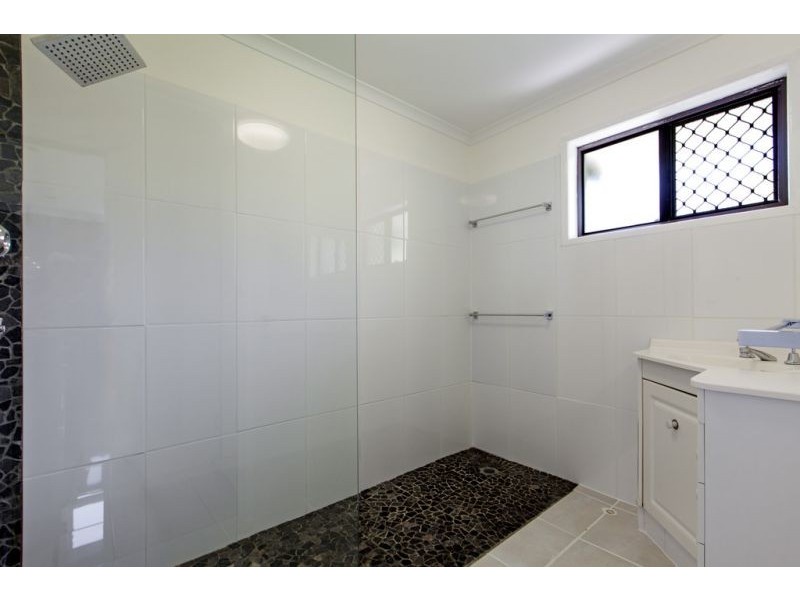 2 Warwick Court, Birkdale QLD 4159