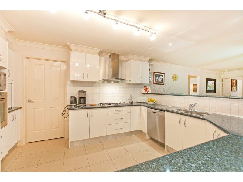 14 Gloria Pde, Redland Bay QLD 4165