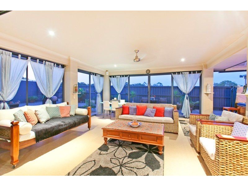 14 Gloria Pde, Redland Bay QLD 4165