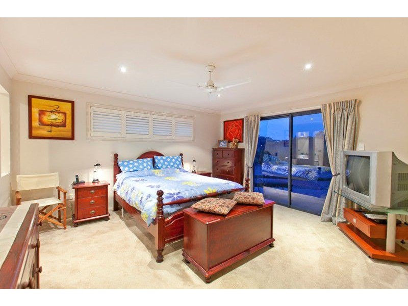 14 Gloria Pde, Redland Bay QLD 4165
