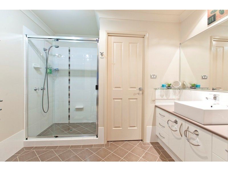 14 Gloria Pde, Redland Bay QLD 4165