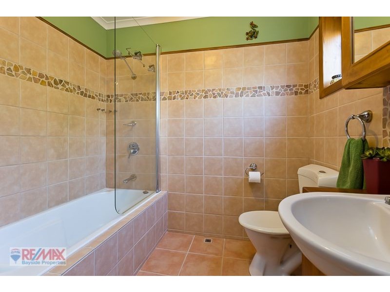 2 Oakland Avenue, Redland Bay QLD 4165