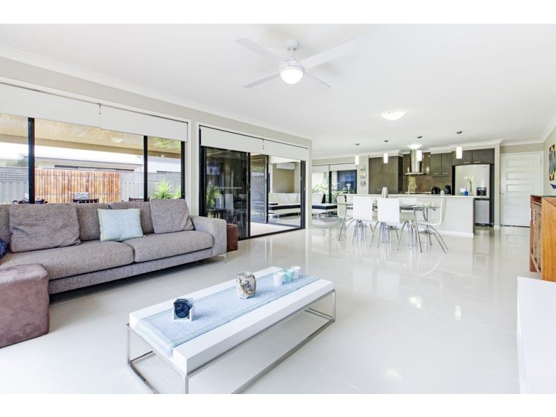 28 Pentecost Place, Redland Bay QLD 4165