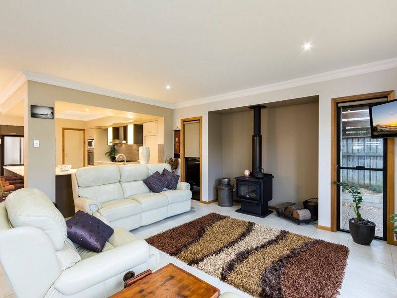 9 Baylink Dr, Redland Bay QLD 4165