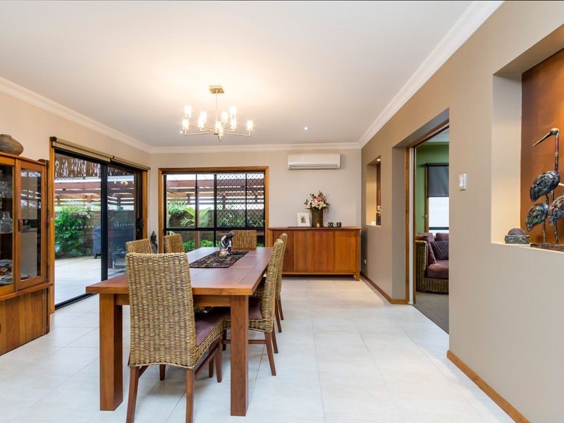 9 Baylink Dr, Redland Bay QLD 4165