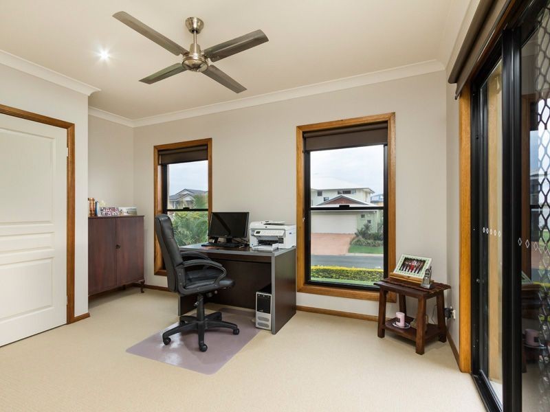 9 Baylink Dr, Redland Bay QLD 4165