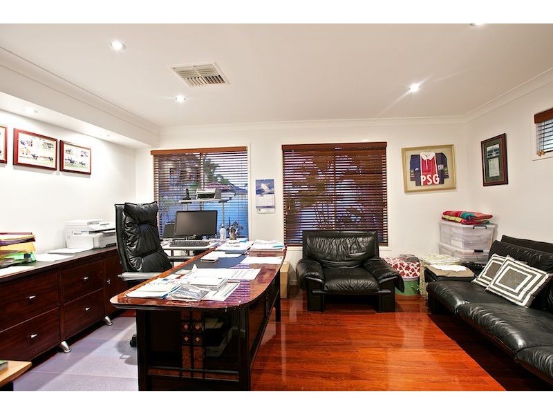 14 Carling Crt, Raby Bay QLD 4163