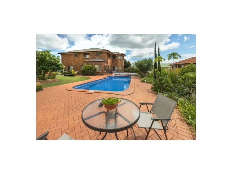 8 Sumner Place, Carindale QLD 4152