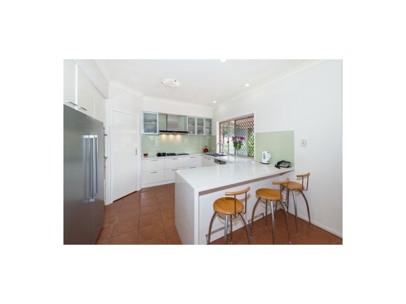 8 Sumner Place, Carindale QLD 4152