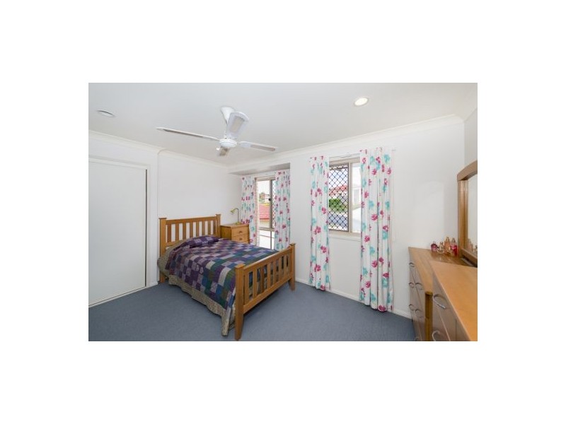 8 Sumner Place, Carindale QLD 4152