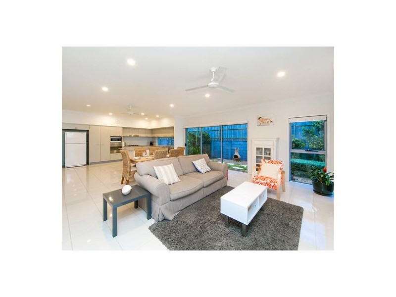 17 Esk Crescent, Wakerley QLD 4154
