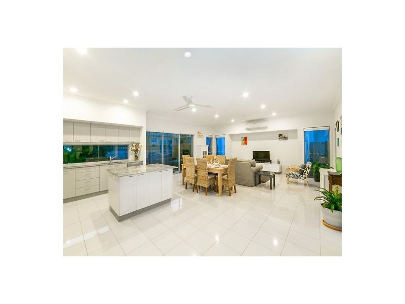 17 Esk Crescent, Wakerley QLD 4154