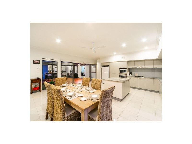 17 Esk Crescent, Wakerley QLD 4154