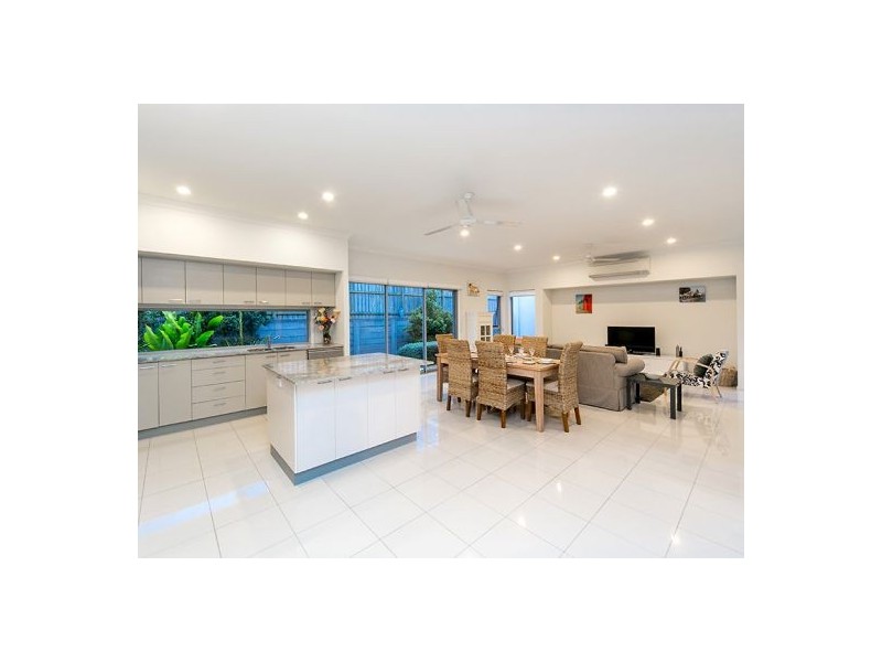17 Esk Crescent, Wakerley QLD 4154