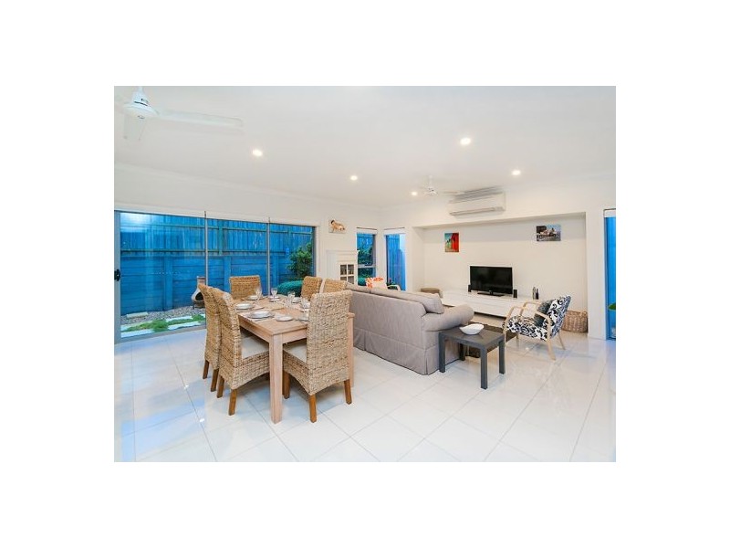 17 Esk Crescent, Wakerley QLD 4154