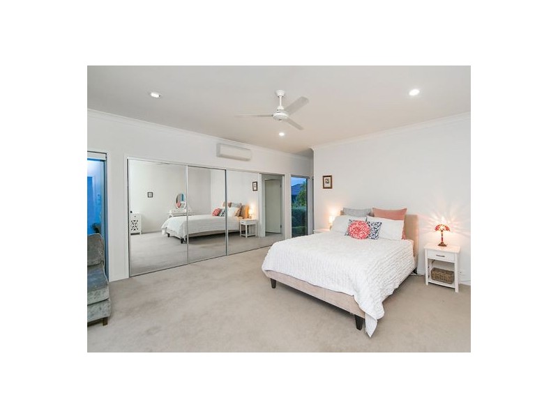 17 Esk Crescent, Wakerley QLD 4154