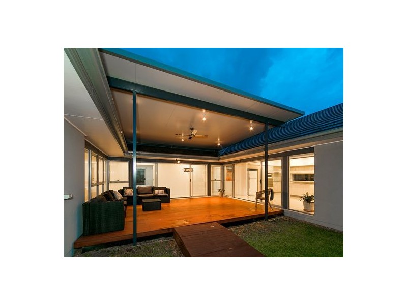 17 Esk Crescent, Wakerley QLD 4154