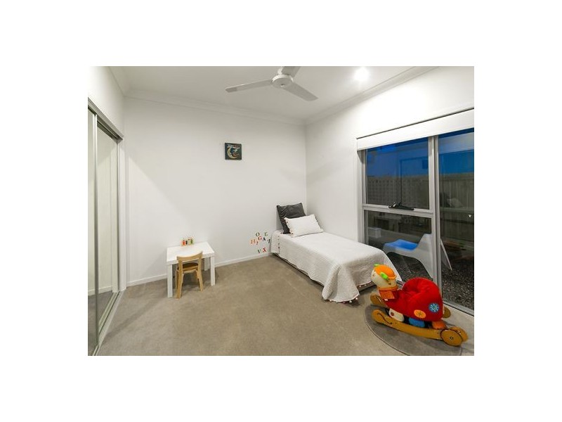 17 Esk Crescent, Wakerley QLD 4154