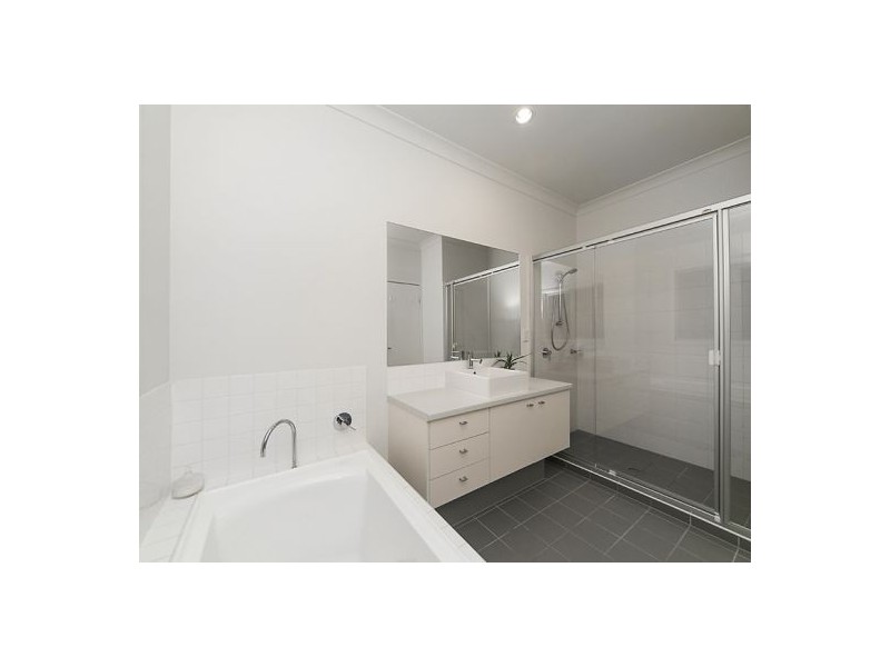 17 Esk Crescent, Wakerley QLD 4154
