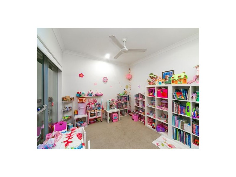 17 Esk Crescent, Wakerley QLD 4154