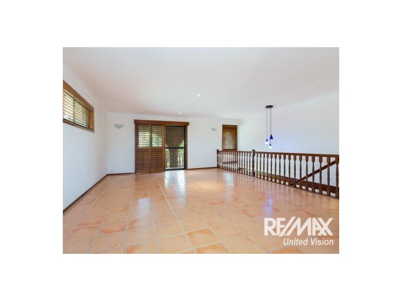 8 Uther Street, Carindale QLD 4152