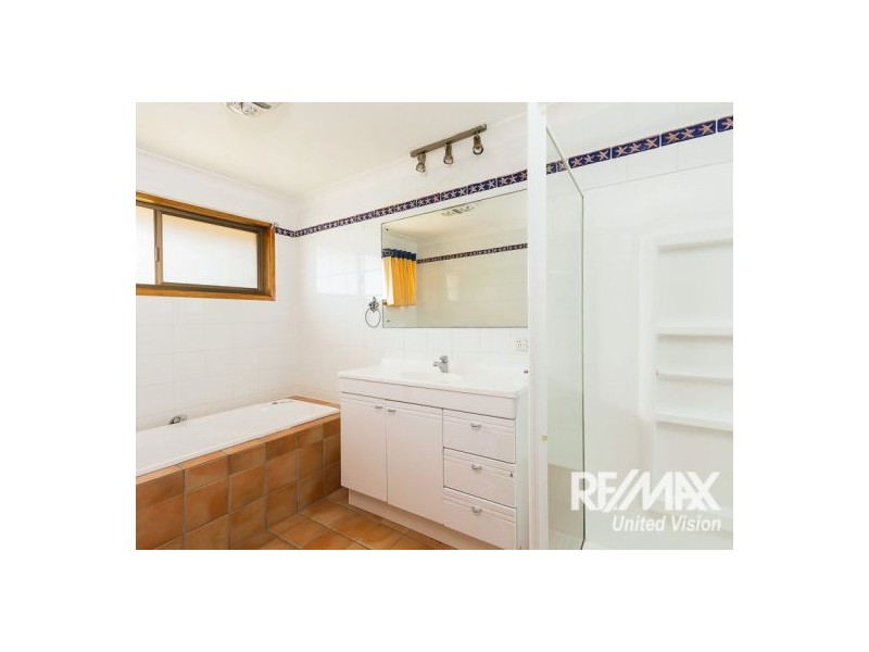 8 Uther Street, Carindale QLD 4152