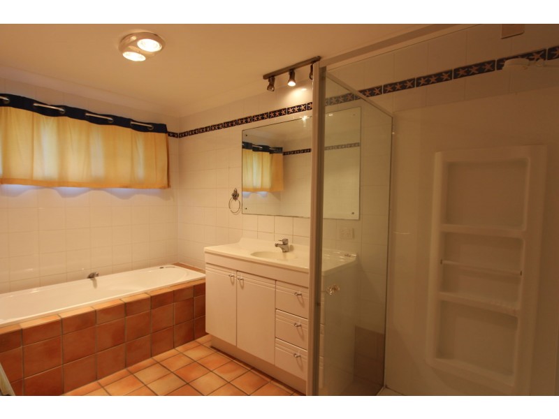 8 Uther Street, Carindale QLD 4152