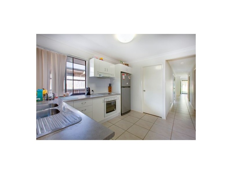 15 Tina Street, Redland Bay QLD 4165