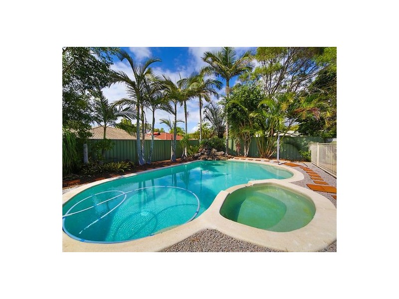 8 Aureo Court, Wellington Point QLD 4160