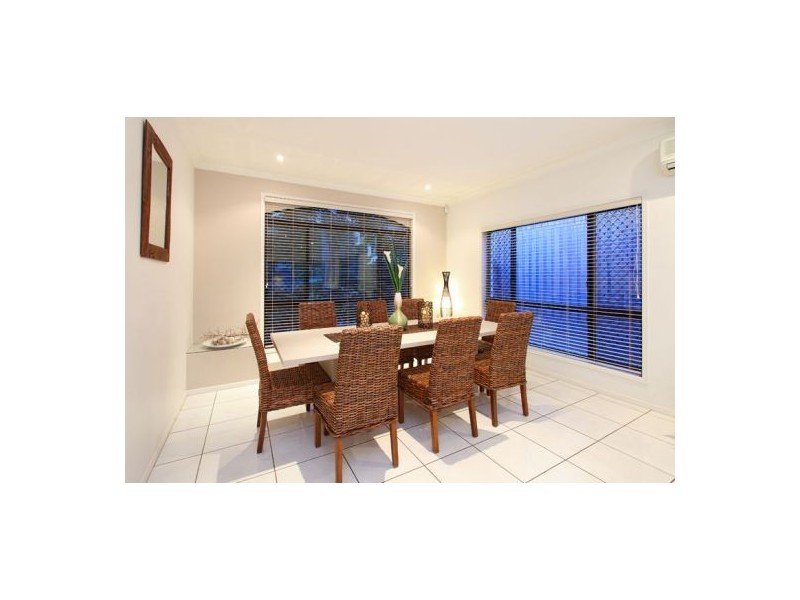 11 Woodland Street, Carindale QLD 4152