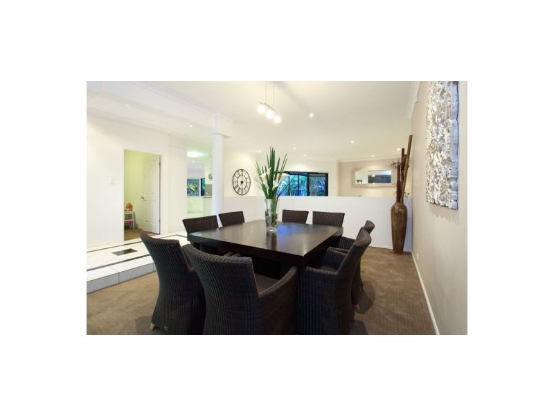 11 Woodland Street, Carindale QLD 4152