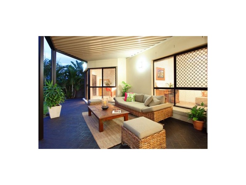 11 Woodland Street, Carindale QLD 4152