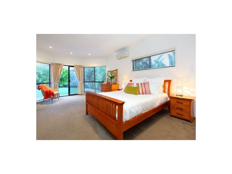 11 Woodland Street, Carindale QLD 4152