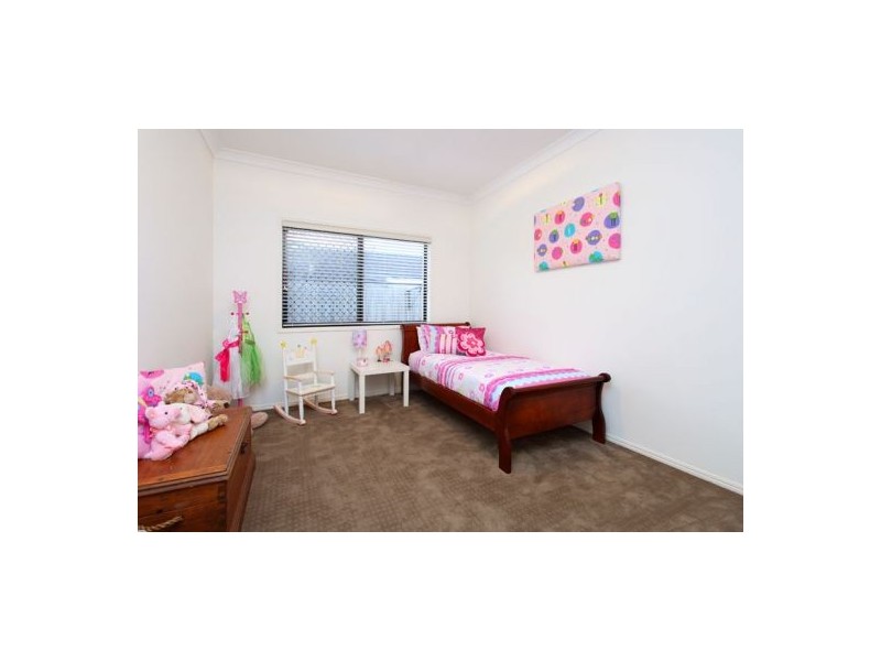 11 Woodland Street, Carindale QLD 4152