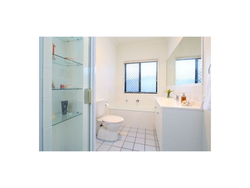 11 Woodland Street, Carindale QLD 4152